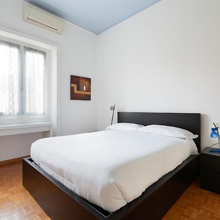 Cozy Apt With Balcony - Mm2 Sant'Agostino Leilighet Milano Eksteriør bilde