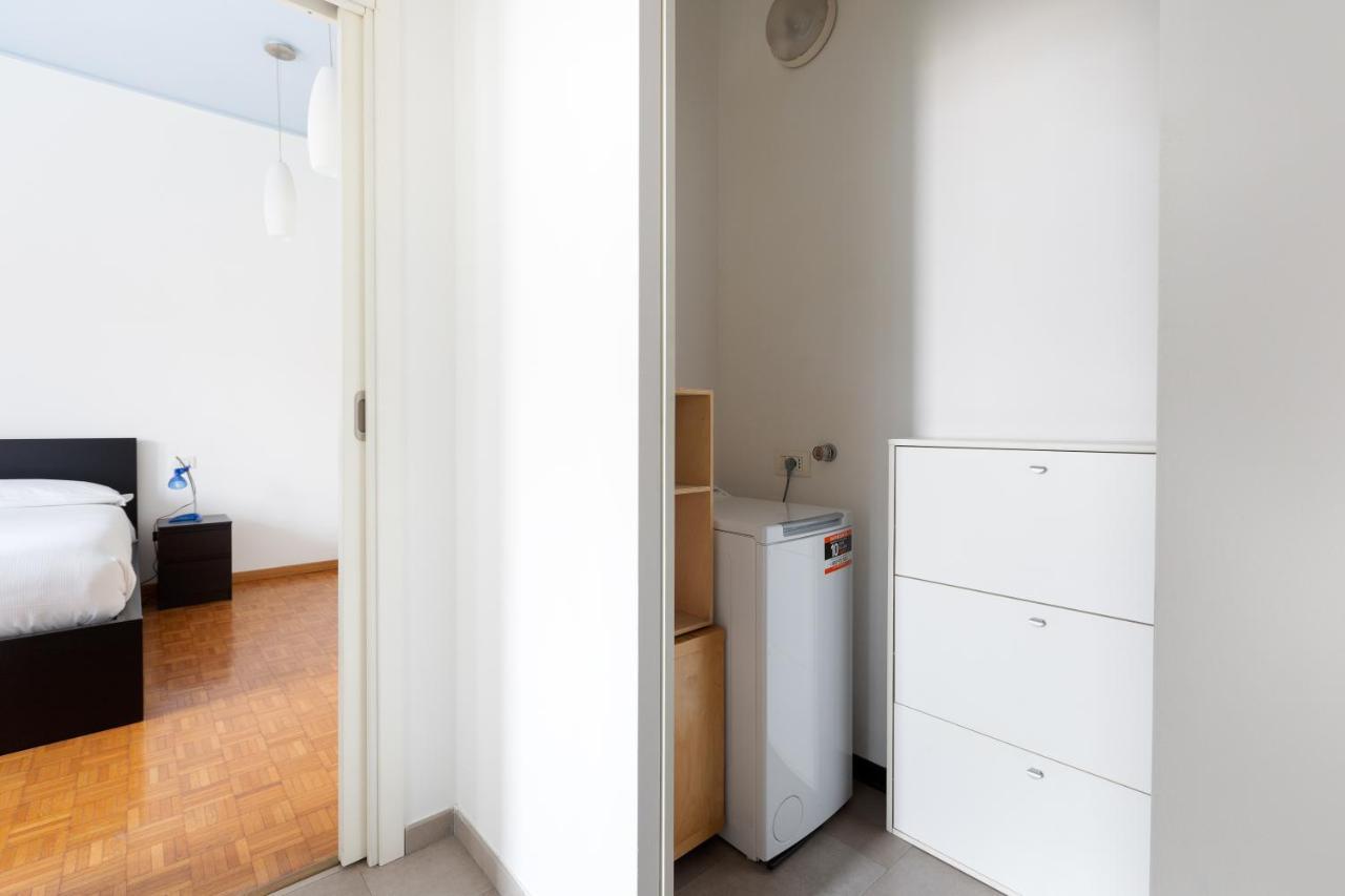 Cozy Apt With Balcony - Mm2 Sant'Agostino Leilighet Milano Eksteriør bilde