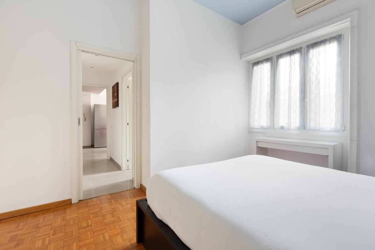 Cozy Apt With Balcony - Mm2 Sant'Agostino Leilighet Milano Eksteriør bilde