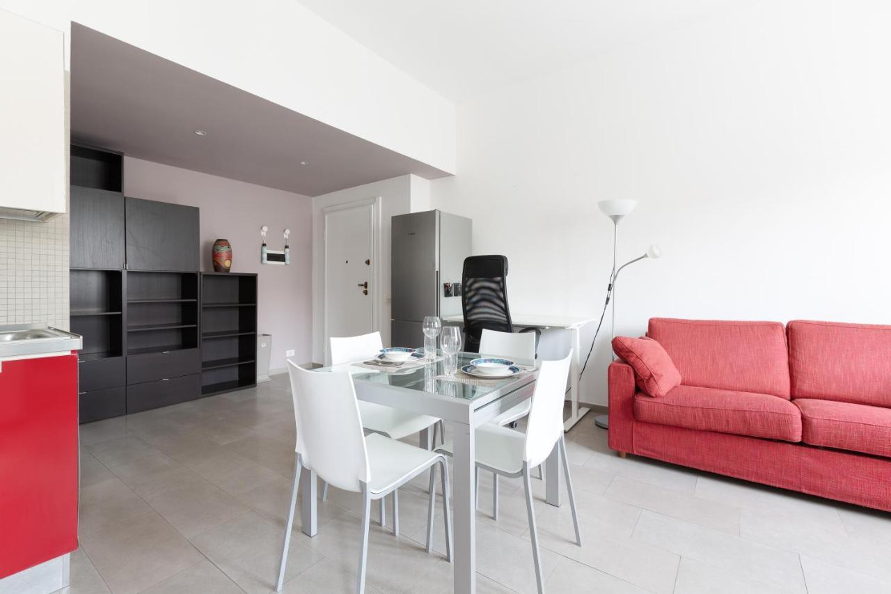 Cozy Apt With Balcony - Mm2 Sant'Agostino Leilighet Milano Eksteriør bilde
