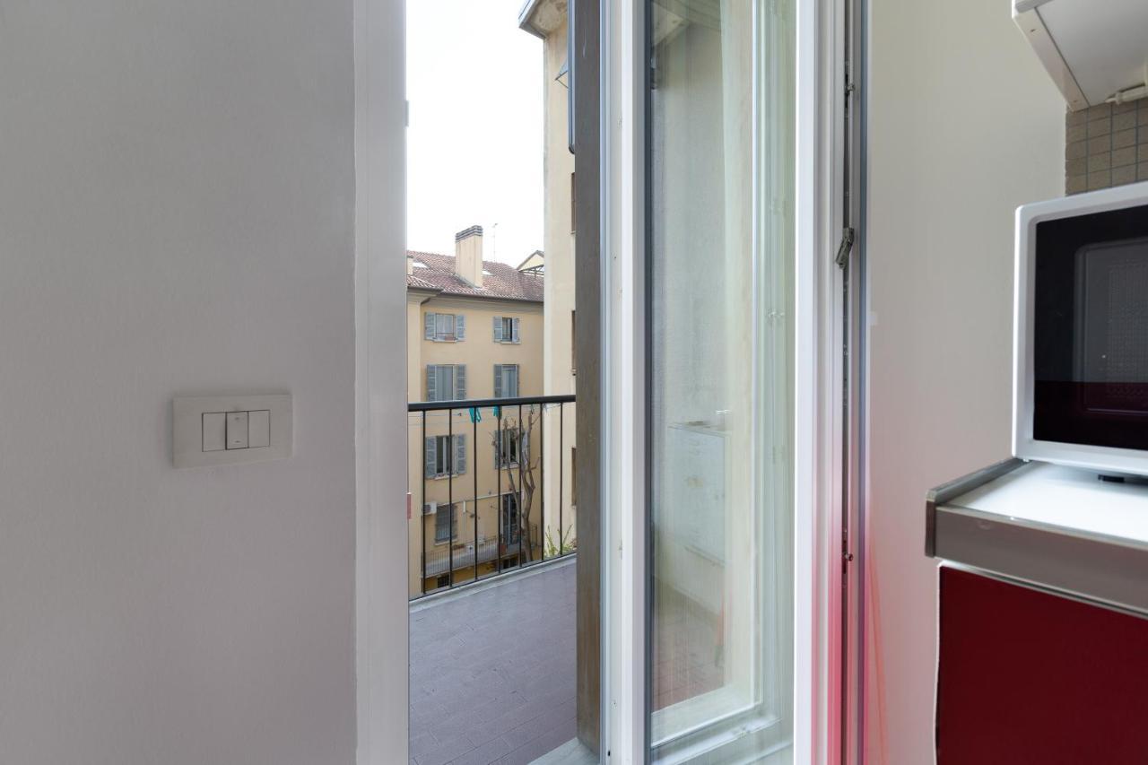 Cozy Apt With Balcony - Mm2 Sant'Agostino Leilighet Milano Eksteriør bilde